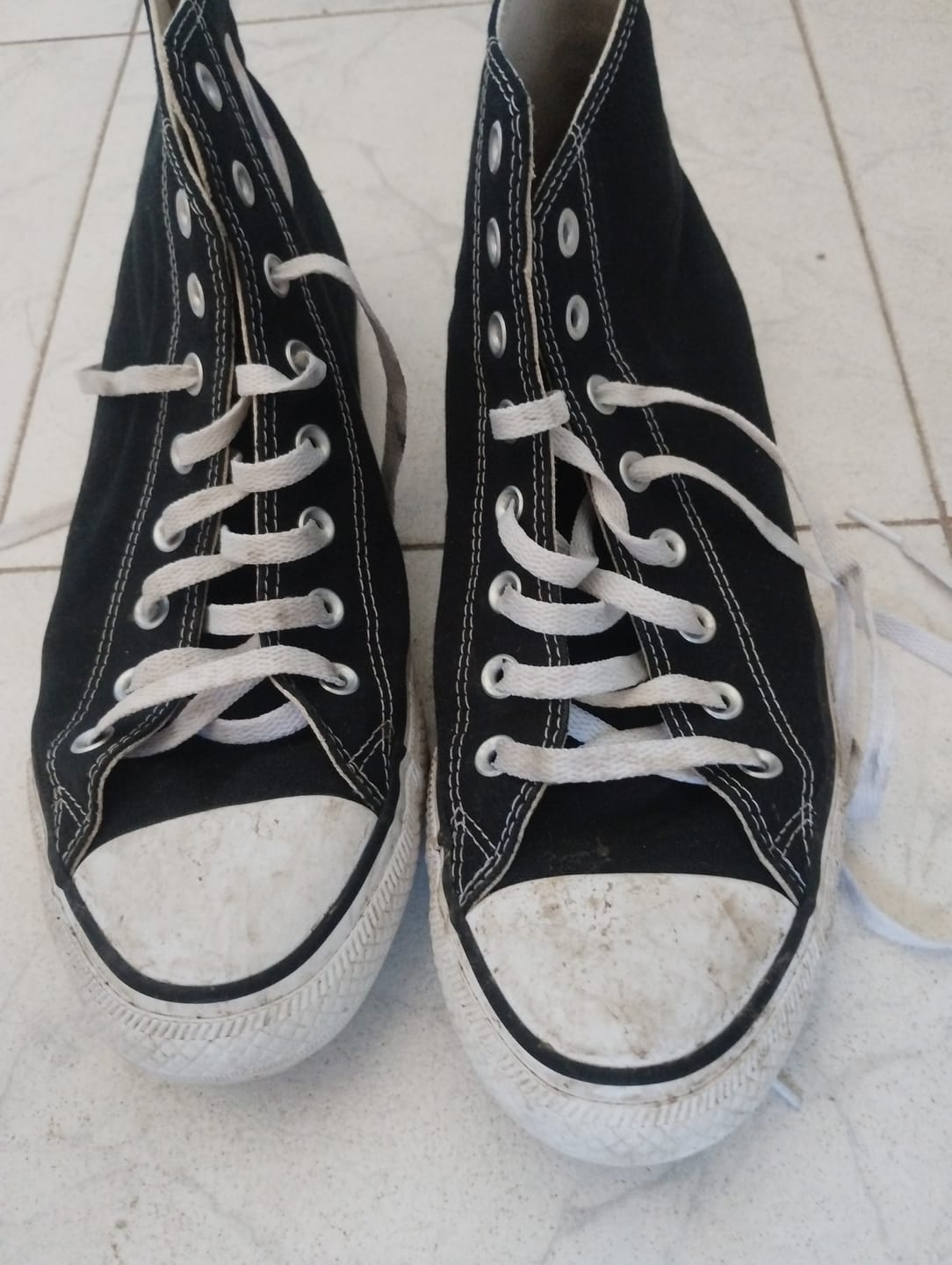 Customer photo review of Zapatillas Converse Chuck Taylor Hi Botitas Negras