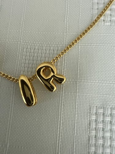 Customer photo review of Personaliza Tu Collar Con Inicial Mini Bubble Dorado