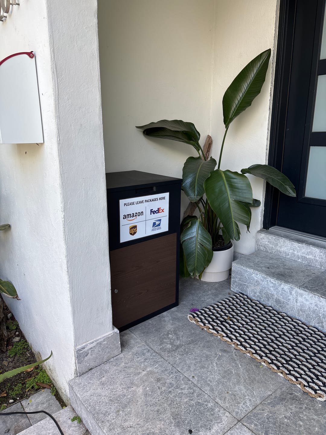 Customer photo review of MisterBin® Package Box