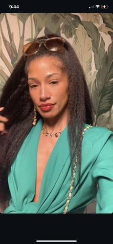Customer photo review of CurlyMe 3 In 1 Half Wig Kinky Straight Glueless Install Half Wig With Draw-string Beginner Friendly