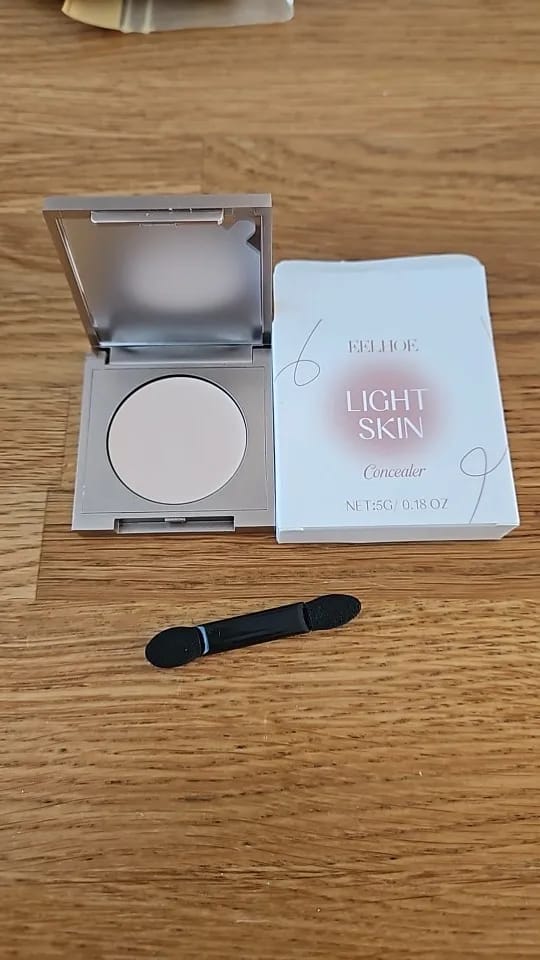 Customer photo review of DayBright Concealer