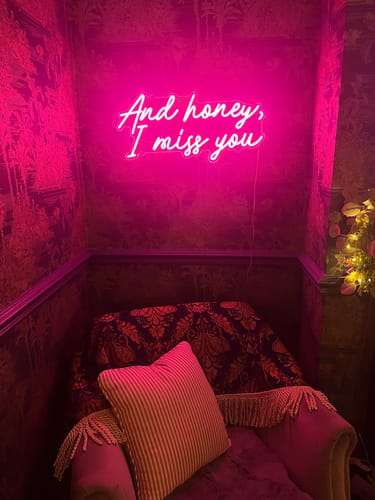 Customer photo review of Custom Neon: And honey, I mi...