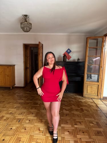 Customer photo review of VESTIDO ISABELLA ROJO