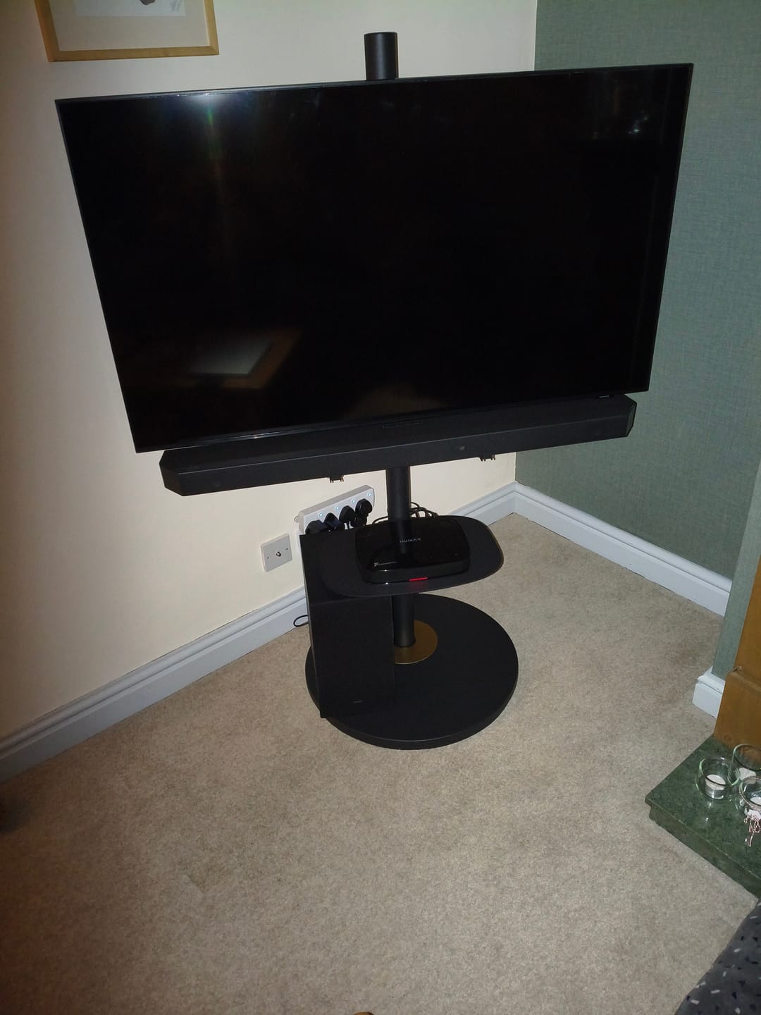Customer photo review of Master V2 FT65 Floor TV Stand With Wheels