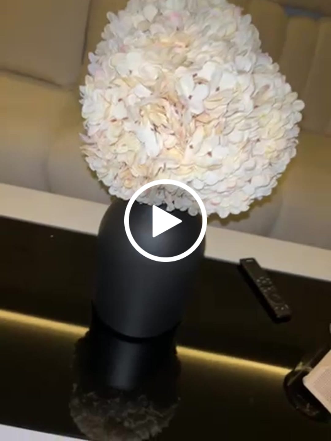 Customer video review of Casa vase - Noir mat