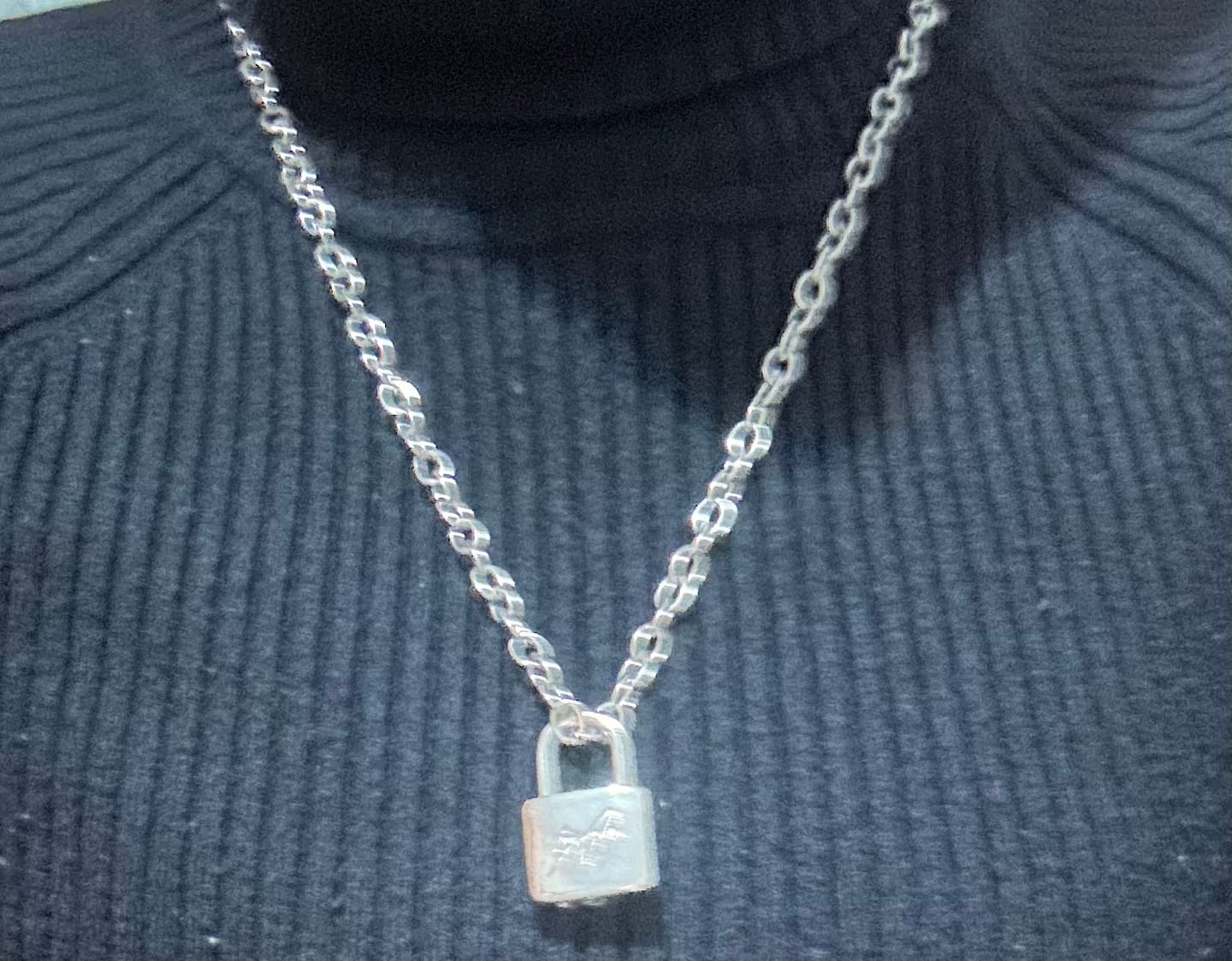 Customer photo review of SKZ World Tour Dominate: celebrATE Necklace by Hyunjin