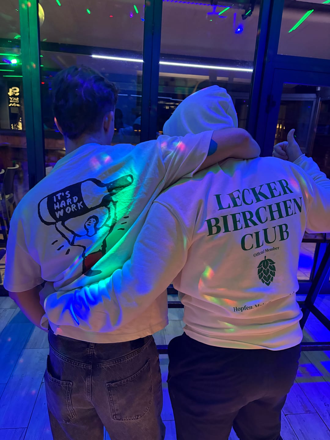 Customer photo review of Lecker Bierchen Club - Premium Hoodie