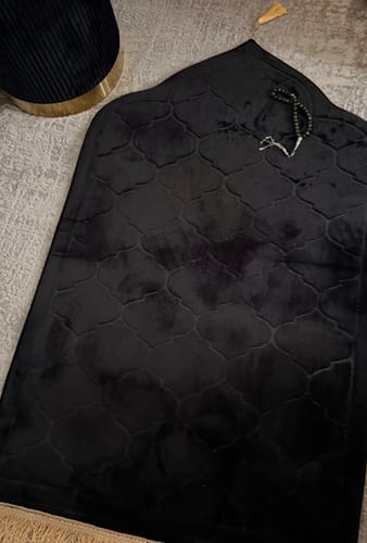 Customer photo review of Mihrab Embossed Padded Prayer Mat