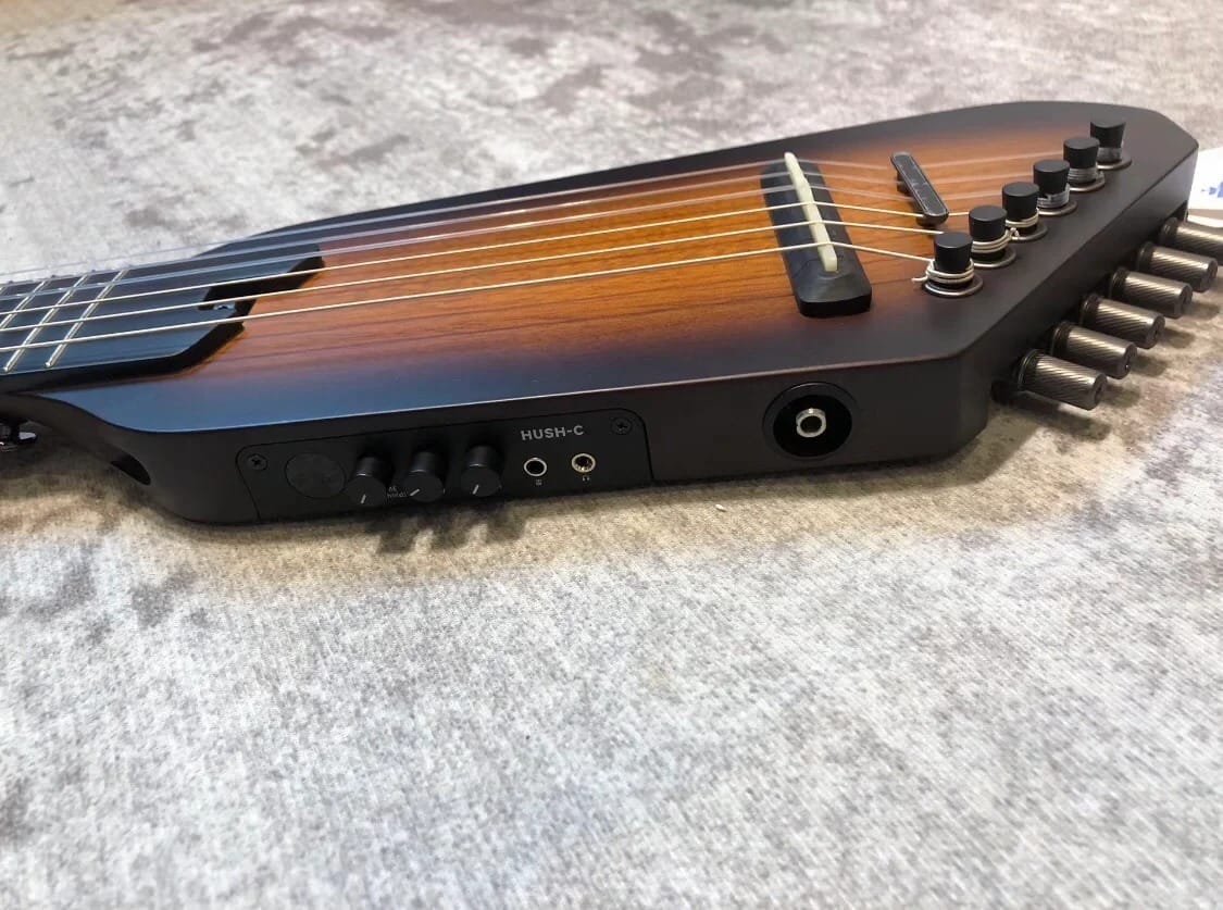 Customer photo review of Donner HUSH™ C Guitare Nylon Voyage Électro-Acoustique