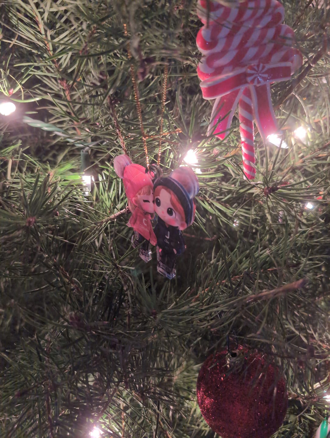 Customer photo review of Cute Cartoon Couple Walking Personalized Acrylic Christmas Ornament