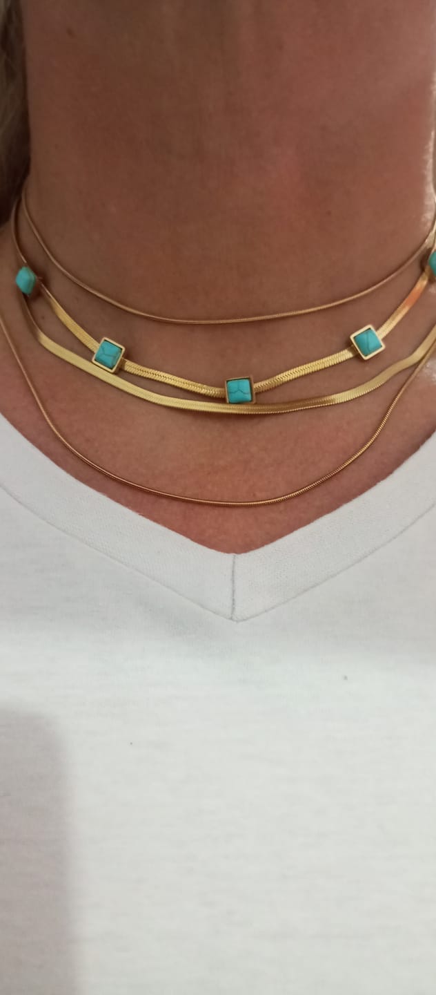 Customer photo review of Colar Celina Trio Camadas Malha Banhado em Ouro 18K