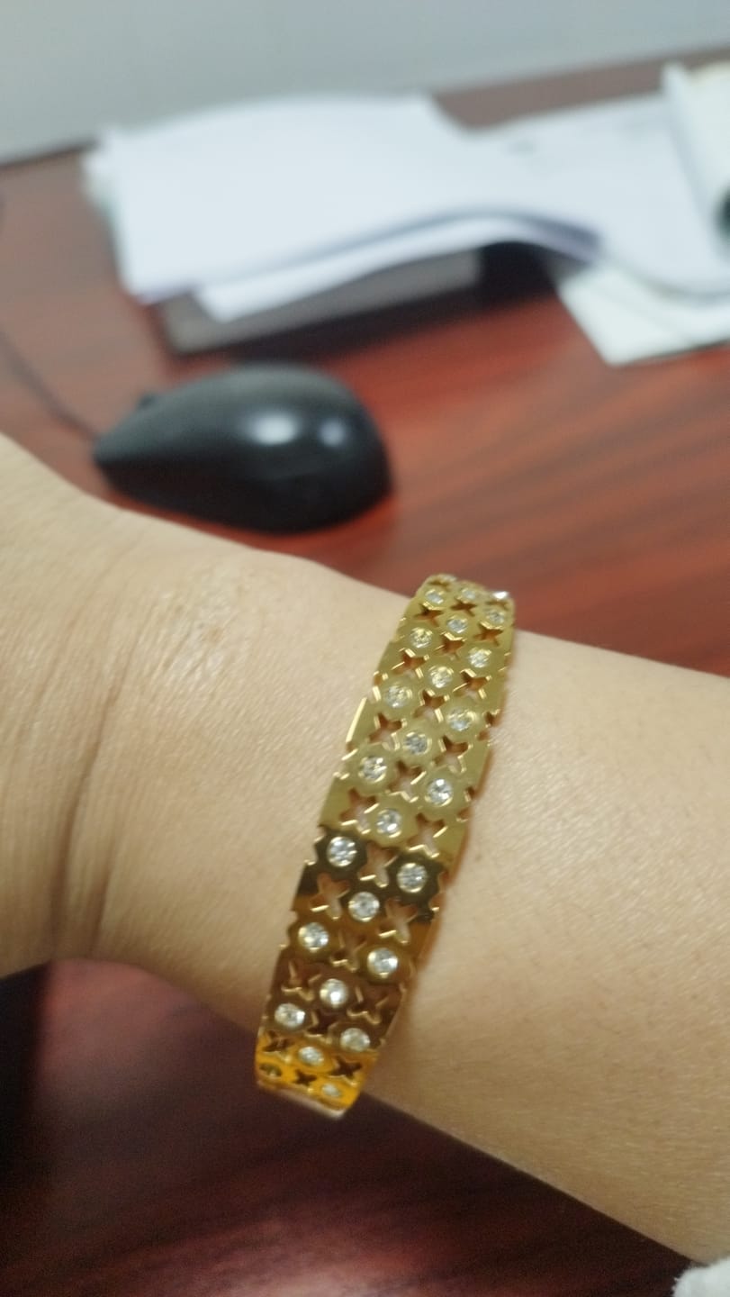 Customer photo review of Shimmering Star Gold Bangle Bracelet