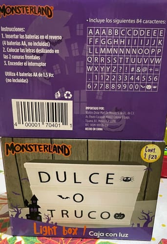 Empaque del Letrero Luminoso con temática de Halloween, mostrando el mensaje 'Dulce o Truco'.