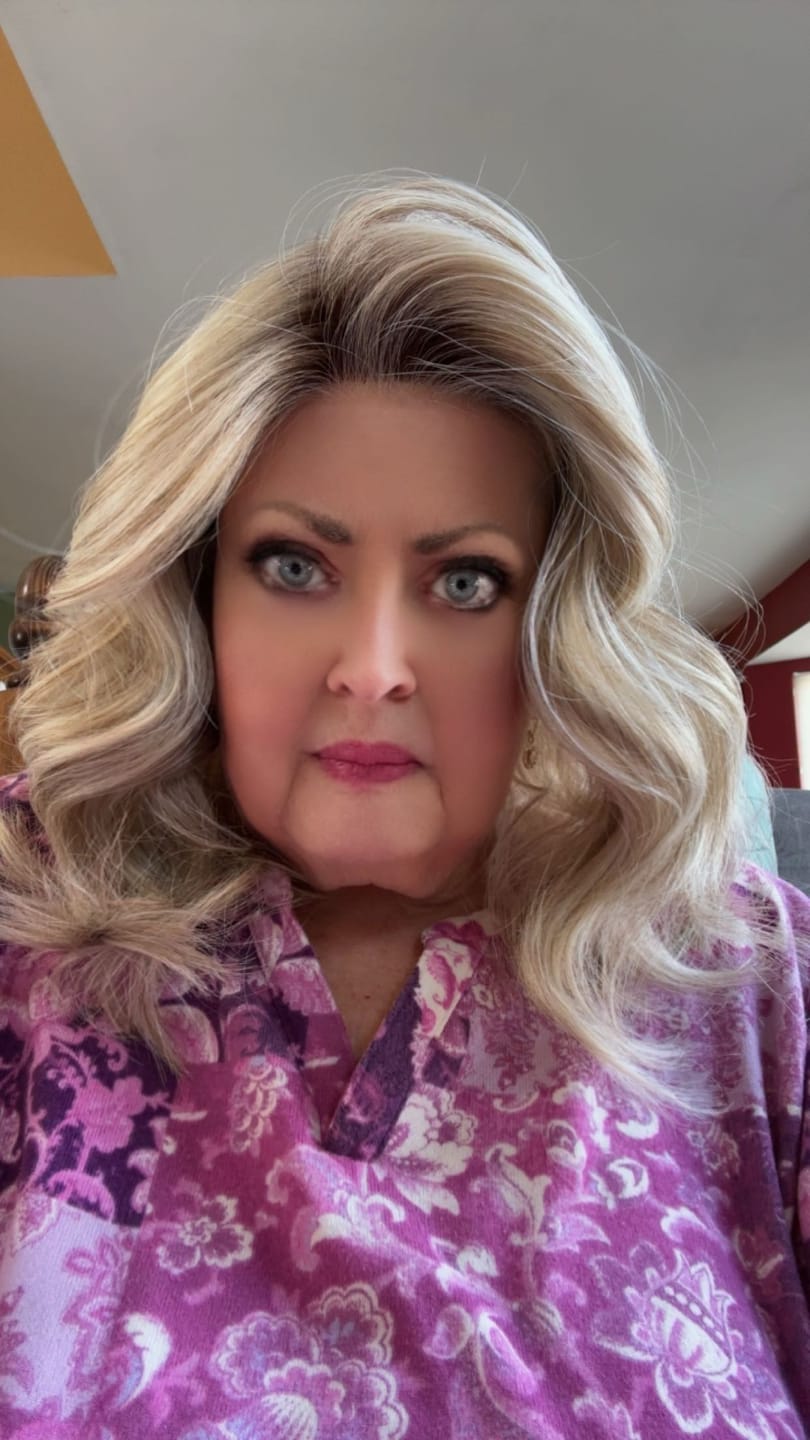 Customer photo review of BOMBSHELL BEAUTY - Sandy Blonde