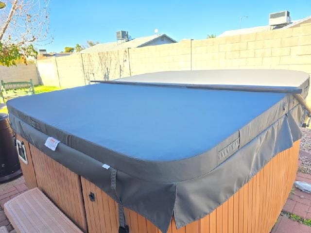 Customer photo review of Basic Hot Tub Cover Protector