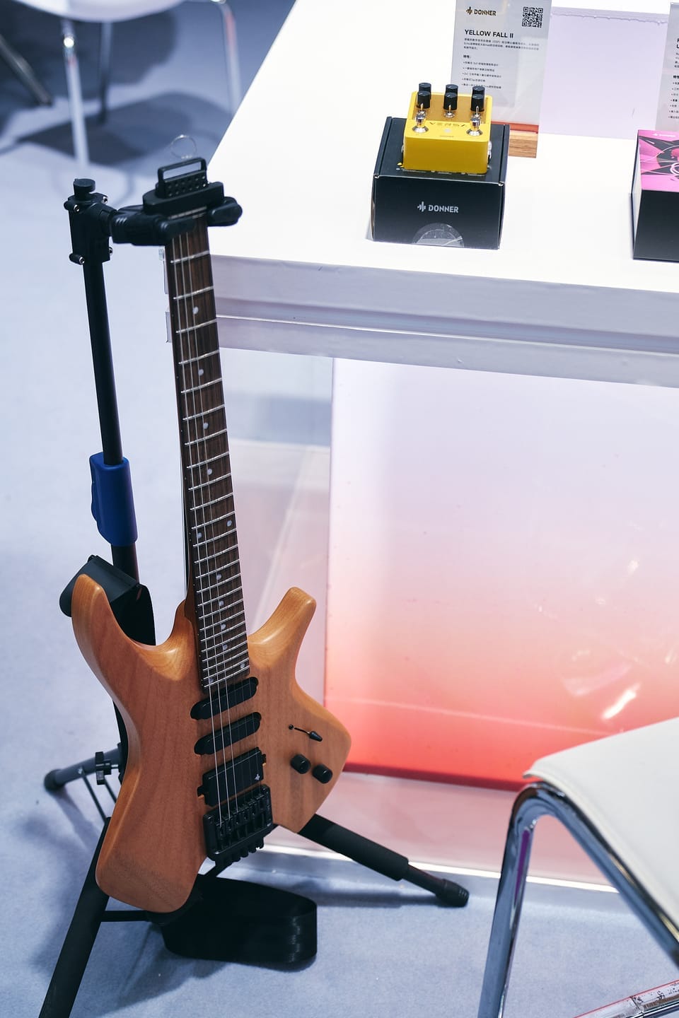 Customer photo review of Donner NHL-500 Guitare Électrique Moderne Sans Tête