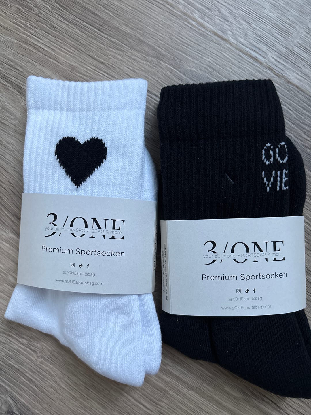 Customer photo review of Socken schwarz GOOD VIBES