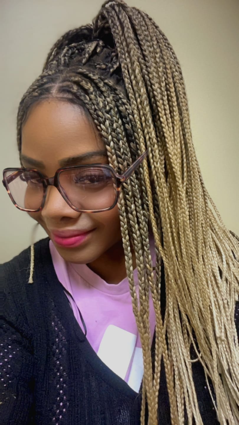 Customer photo review of Swiss HD Full Lace Knotless Box Braided Wig