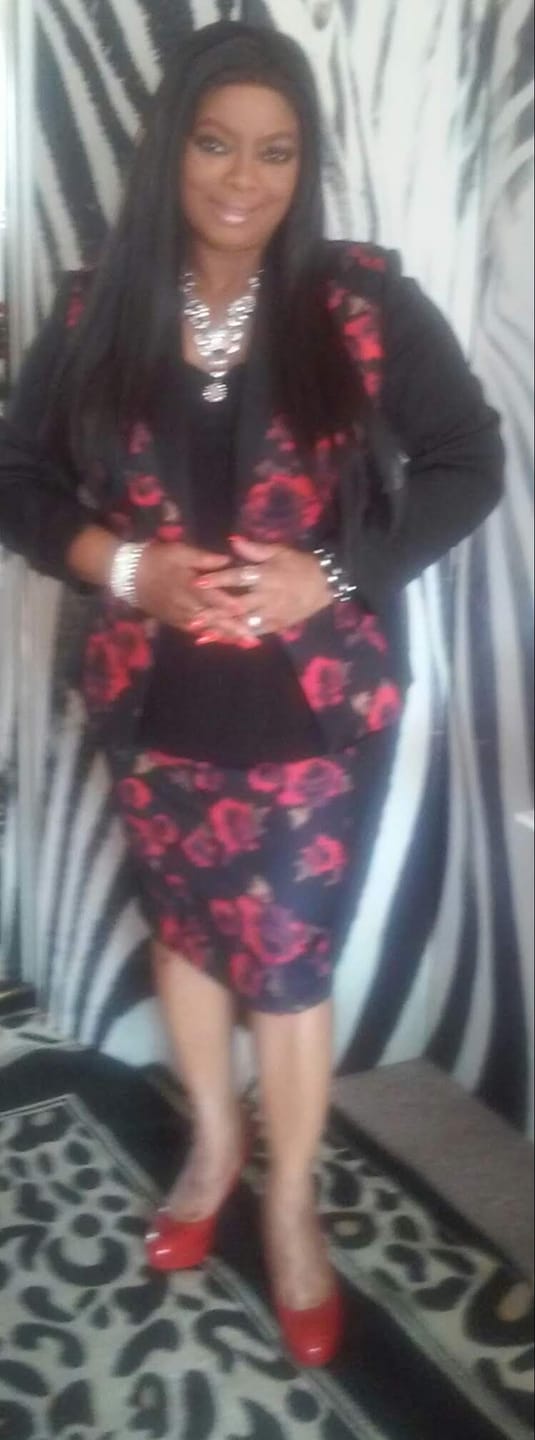 Customer photo review of Shake-N-Go  Organique Lace Front Wig - LIGHT YAKY STRAIGHT 30"