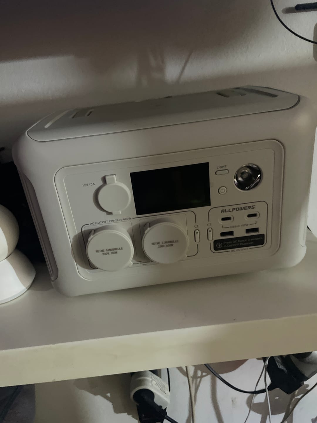 Customer photo review of ALLPOWERS Solar Generator Kit 600W (R600 + SP027 100W Solar Panel)