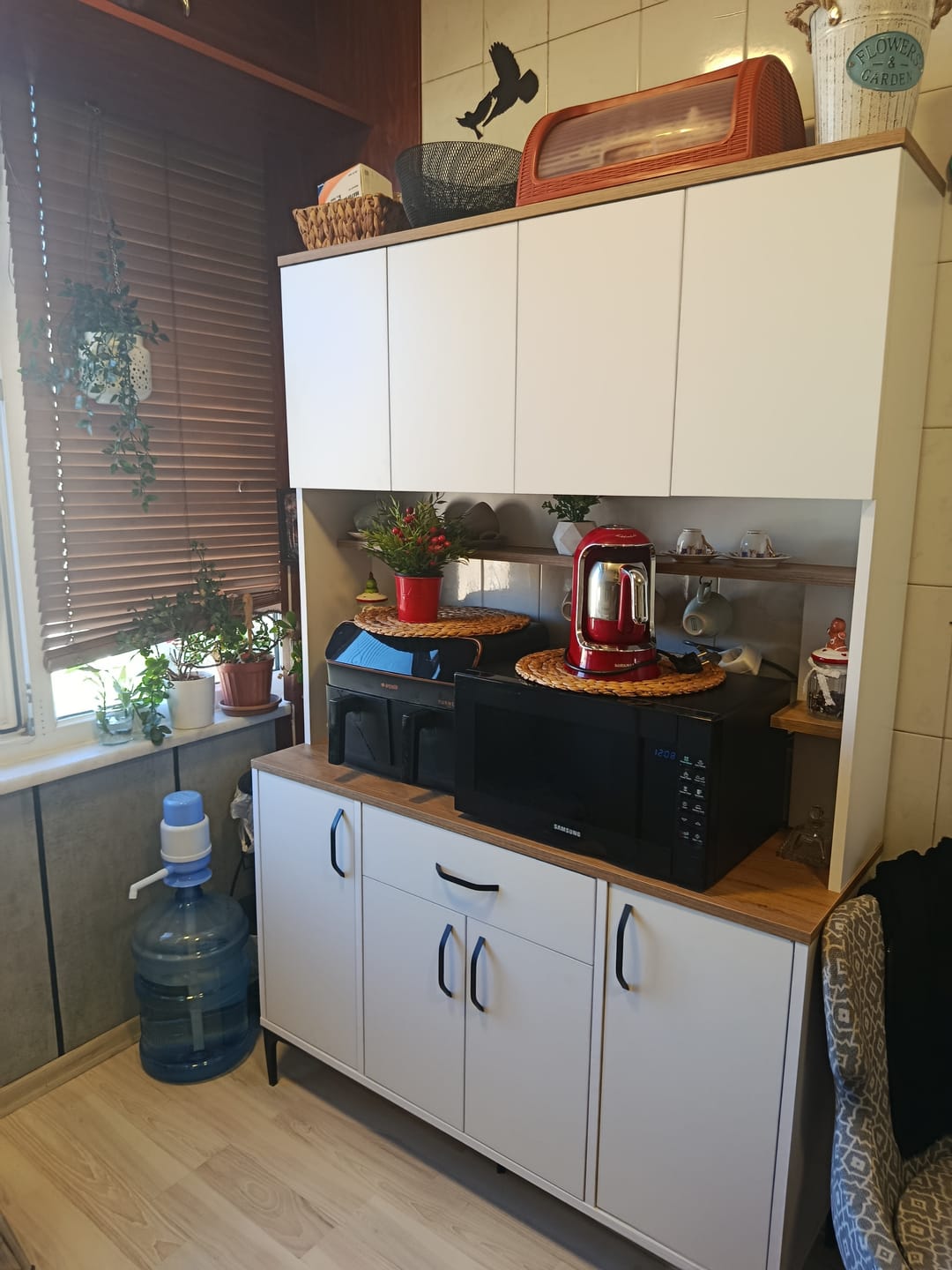 Customer photo review of Rani JE177 Çok Amaçlı Dolap 8 Kapaklı Raflı Kiler Mutfak Dolabı Sepet Ceviz - Beyaz