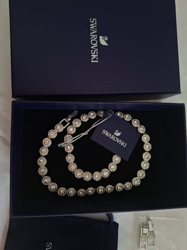 Customer photo review of COLLAR SWAROVSKI TENIS CORAZONES BLANCOS ARIANA GRANDE + KIT DE REGALO