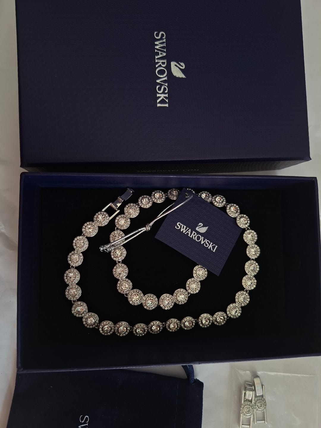 Customer photo review of COLLAR SWAROVSKI TENIS CORAZONES BLANCOS ARIANA GRANDE + KIT DE REGALO