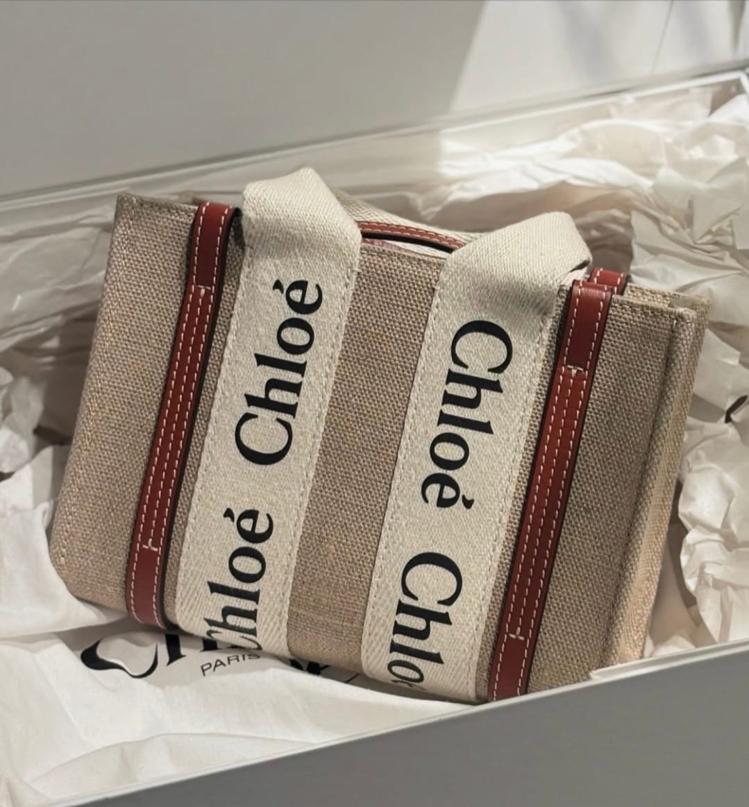 Customer photo review of Chloe Mini Woody tote bag in linen