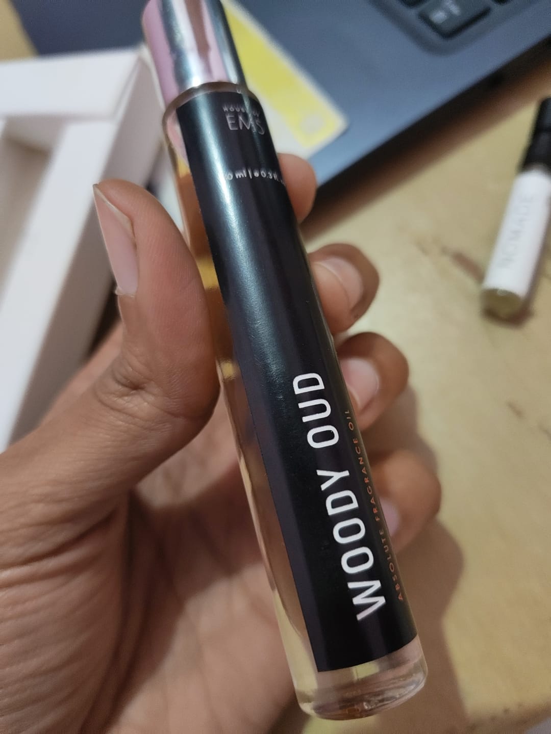 Customer photo review of Woody Oud Perfume Roll-On
