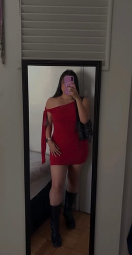 Customer photo review of VESTIDO ISABELLA ROJO