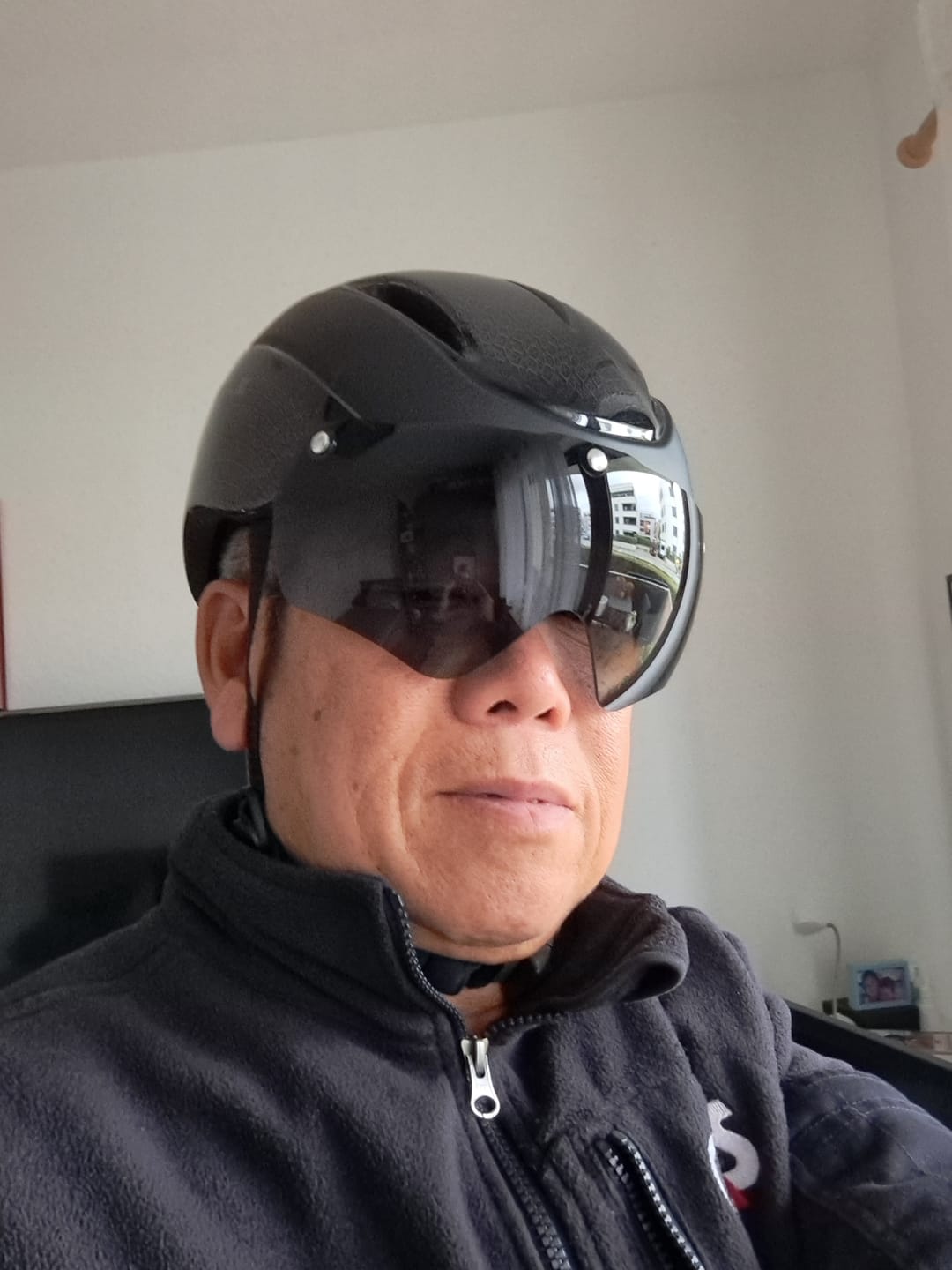 Customer photo review of Vakole Integrally Molded Bicycle Helmet with Magnetic Goggles