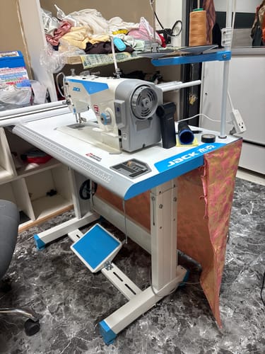 Customer photo review of JACK F5-HL-7 Single Needle DOUBLE CAPACITY HOOK Direct Drive Lockstitch Industrial Sewing Machine Assembled with Table and Stand Included