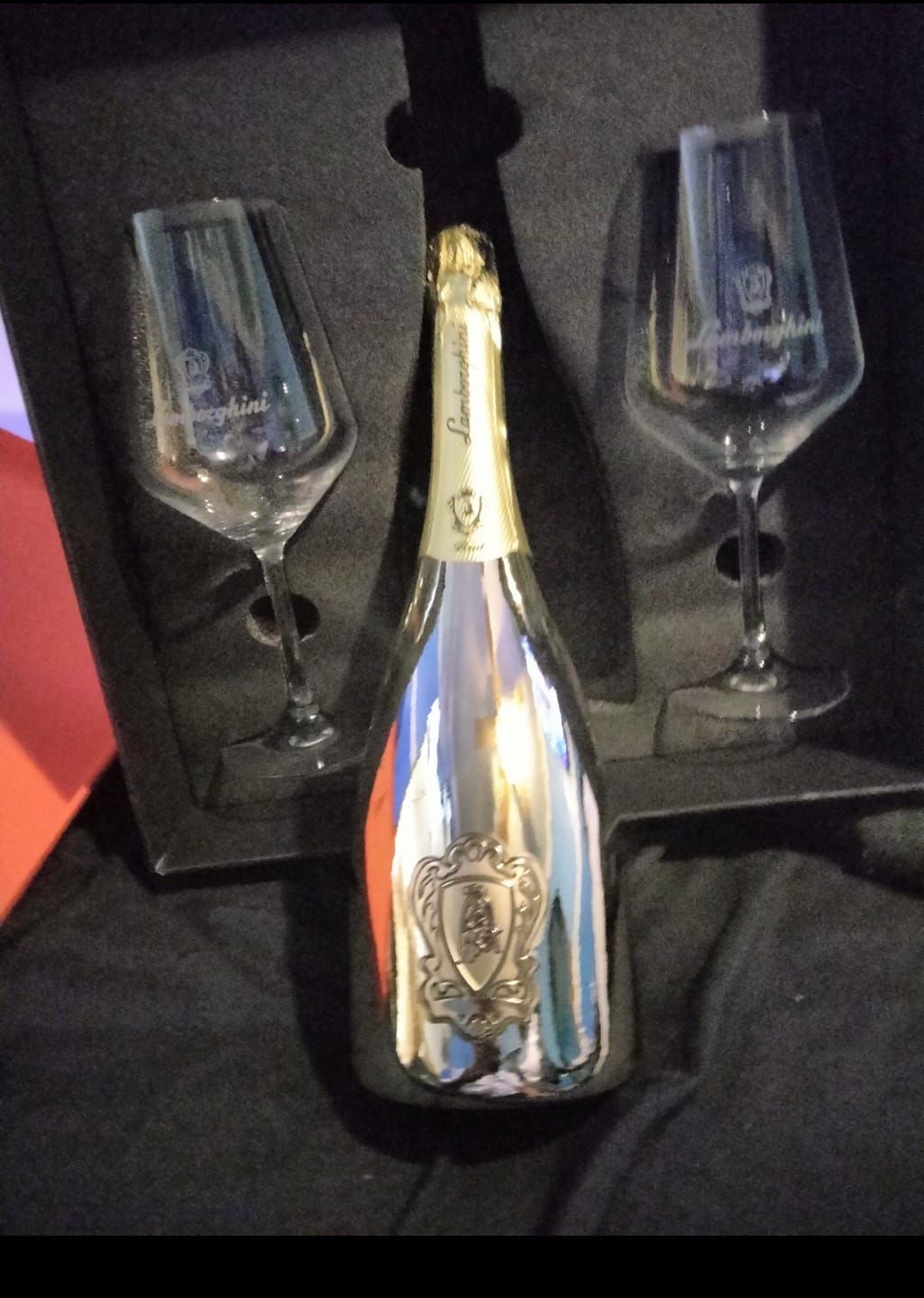 Customer photo review of Lamborghini Oro Vino Spumante with Gift Set (2025)