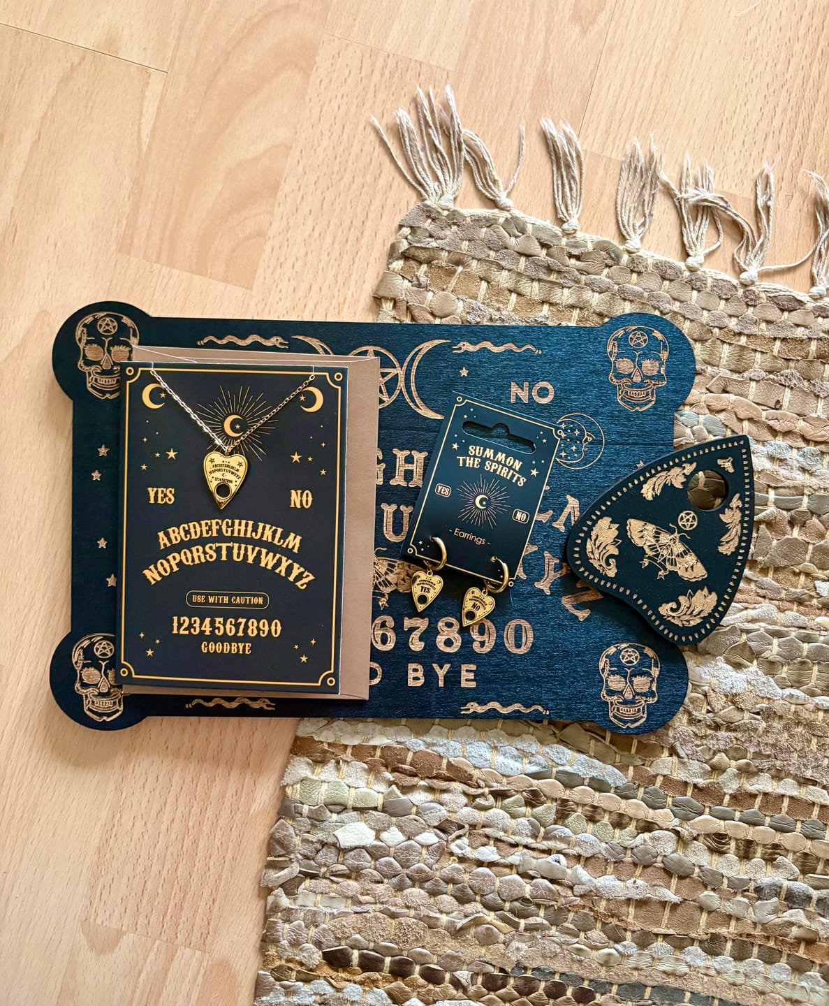 Customer photo review of Ouija-Planchette Halskette