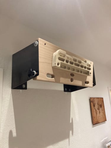 Customer photo review of Kraxlboard The Wall Base- neigungsverstellbare Aufhängung für Hangboards Trainingsboards mit Wandabstand