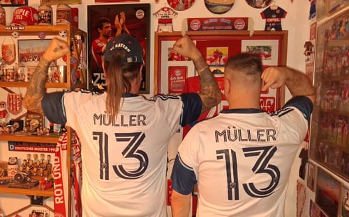 Customer photo review of Thomas Müller Vancouver Whitecaps New Season Home Soccer Kit Jersey Trikot Soccer Shirt