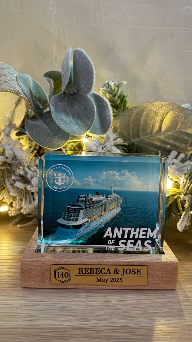 Customer photo review of Cruise Milestone crystal block base