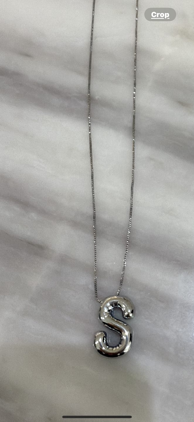 Customer photo review of Collar Plateado Liso Inicial Balloon