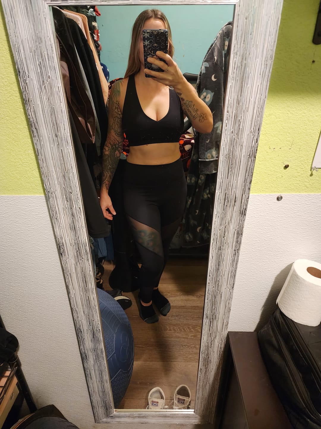 Customer photo review of ESSENCE Performance Mesh Wrapped Legging