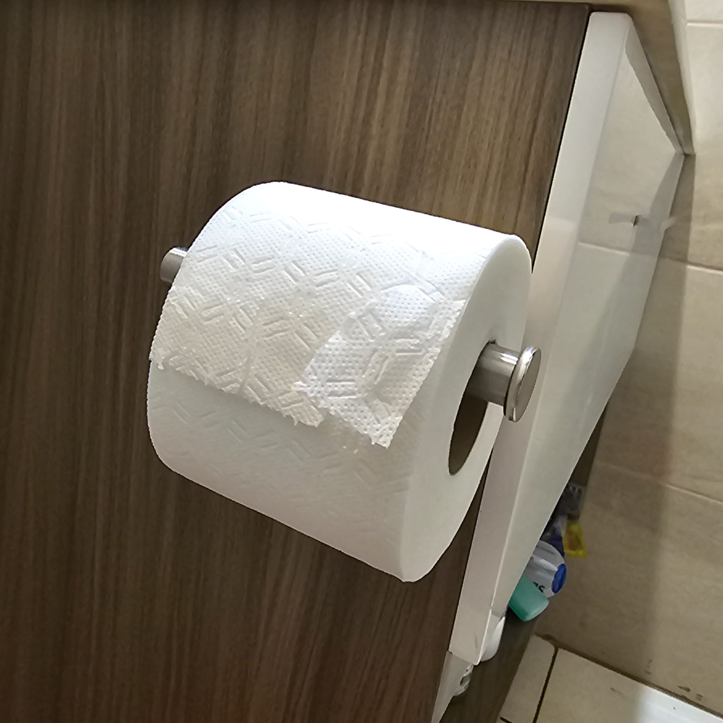 Customer photo review of Porta Confort Baño Acero Inoxidable Estante Papel Higienico