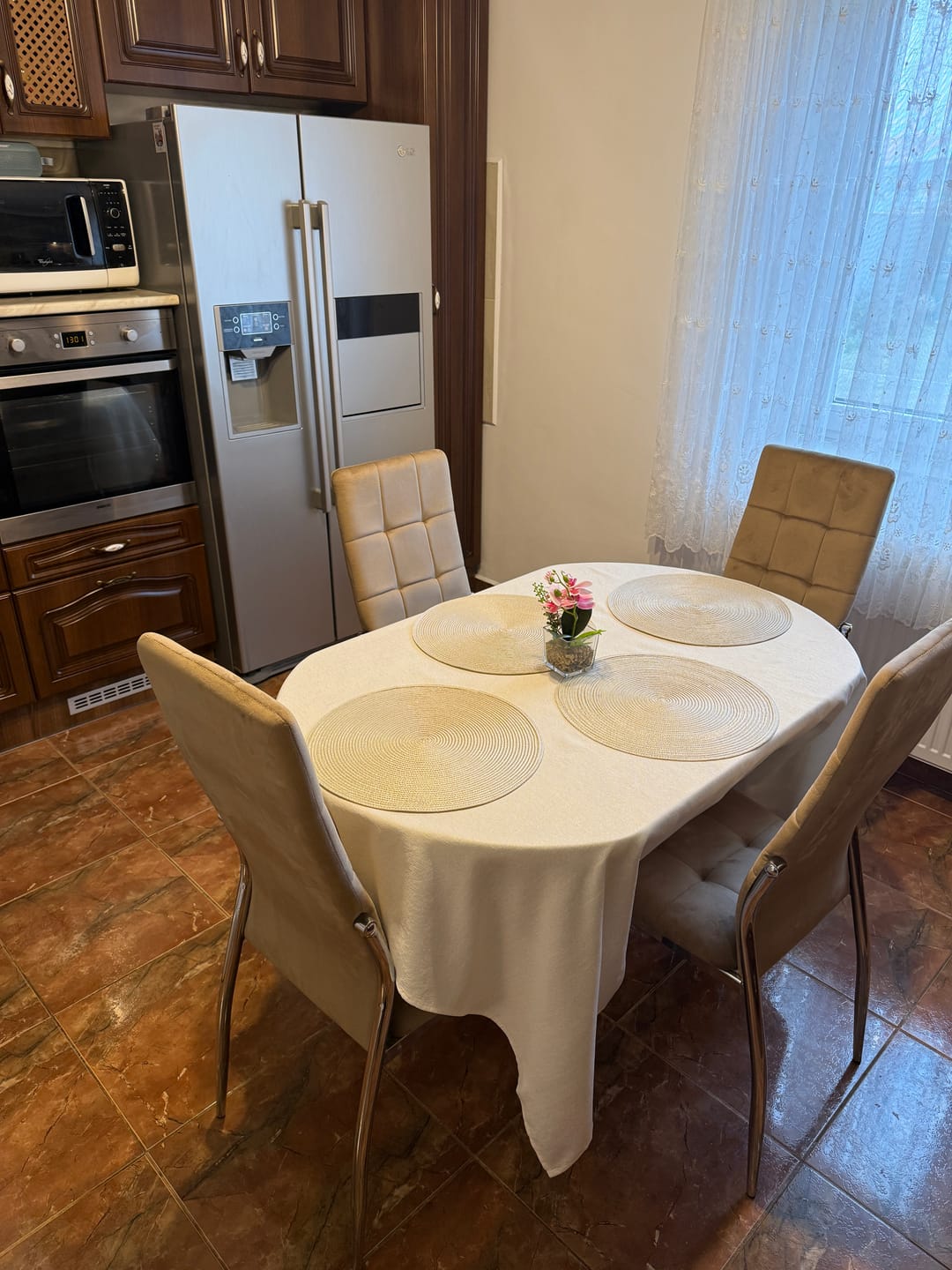 Customer photo review of Scaun tapitat K416, bej, stofa catifelata, 43x54x101 cm