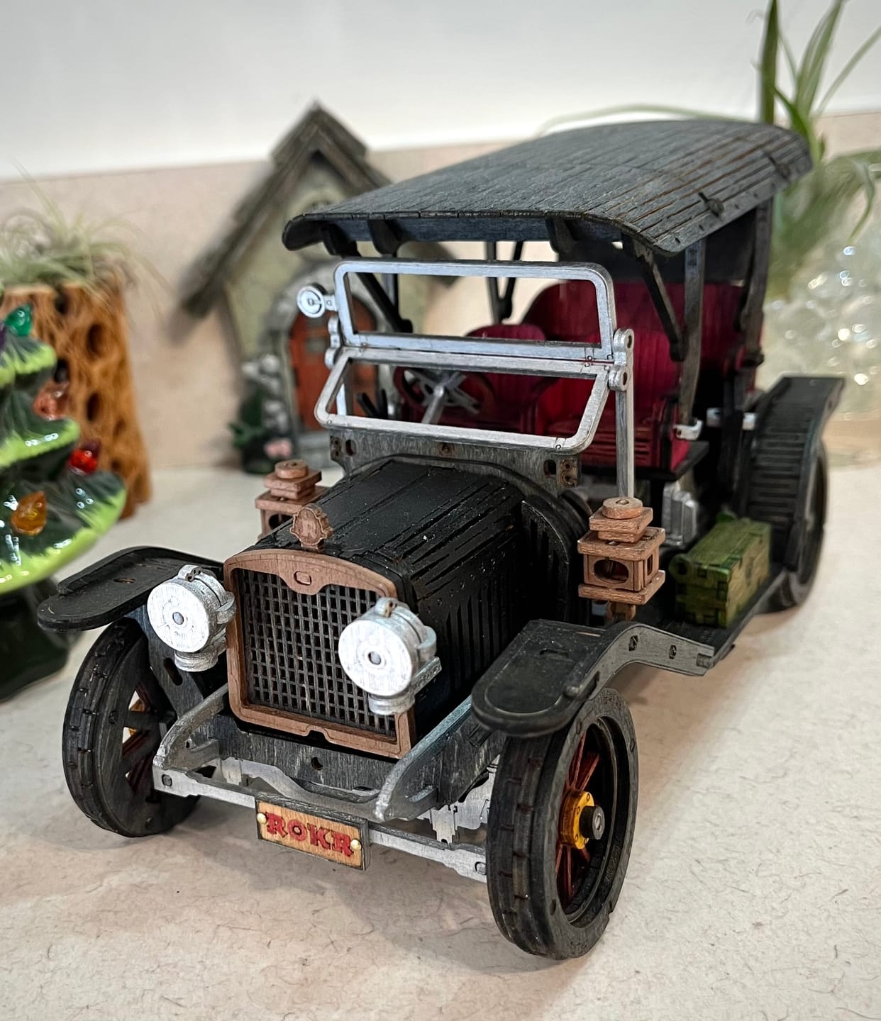 Customer photo review of Vintage Car 1:15 Wooden Model Kit — Natural Wood, 20 cm