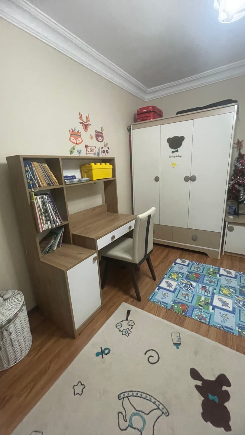 Customer photo review of Rani HA126 Kitaplıklı 4 Raflı  Kapaklı Çekmeceli Çalışma Ofis Bilgisayar Masası Sepet Ceviz - Beyaz