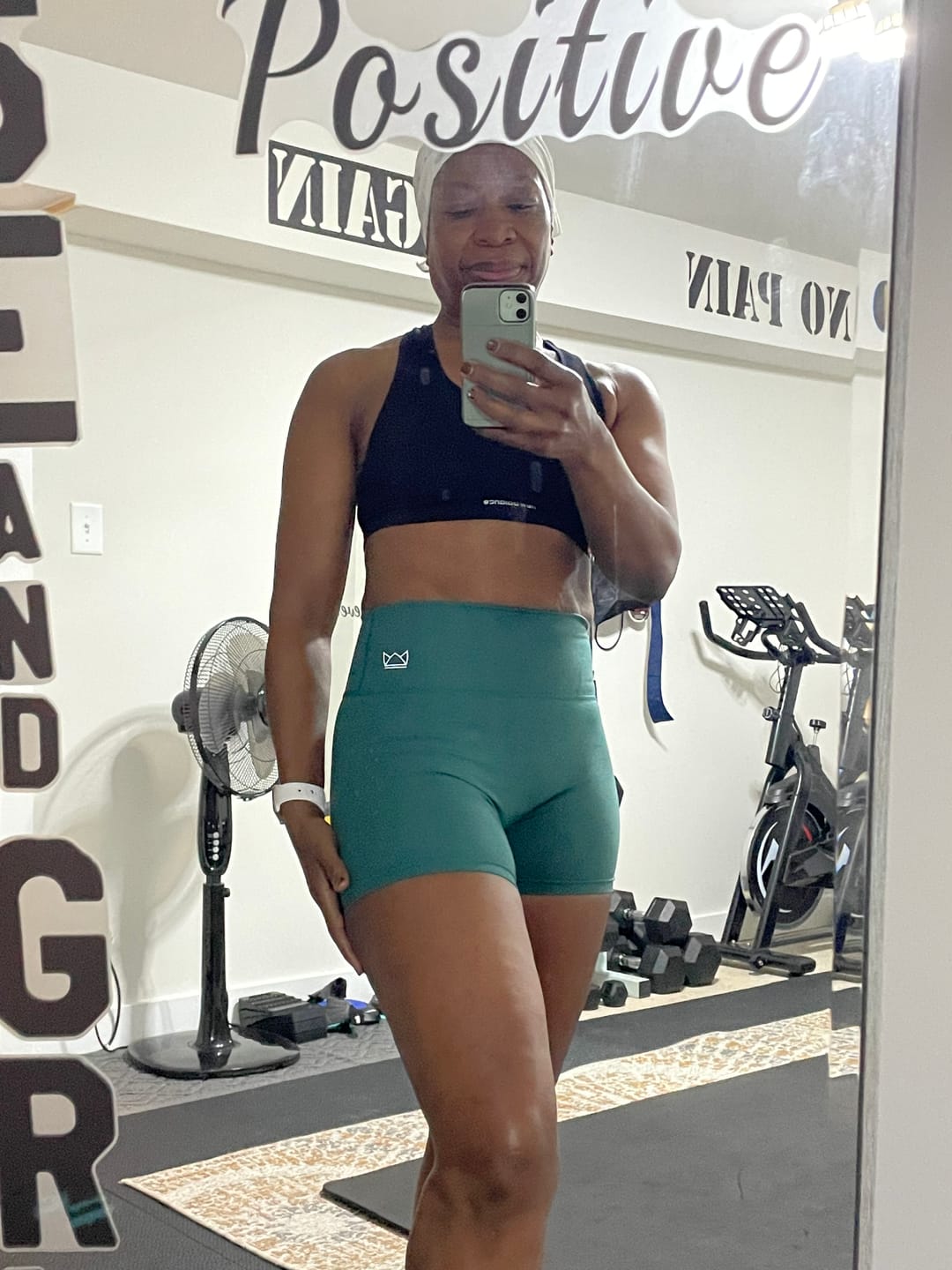 Customer photo review of ESSENCE 4.5" Performance Short