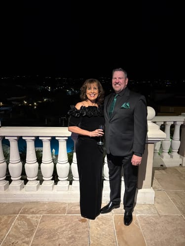 Customer photo review of Ties2you Zipper Tie Emerald Green Plaid Silk Mens Pre-tied Tie Handkerchief Cufflinks Set