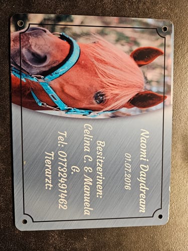 Customer photo review of Pferde Boxenschild mit Foto & Wunschtext (UV- und wetterfest)