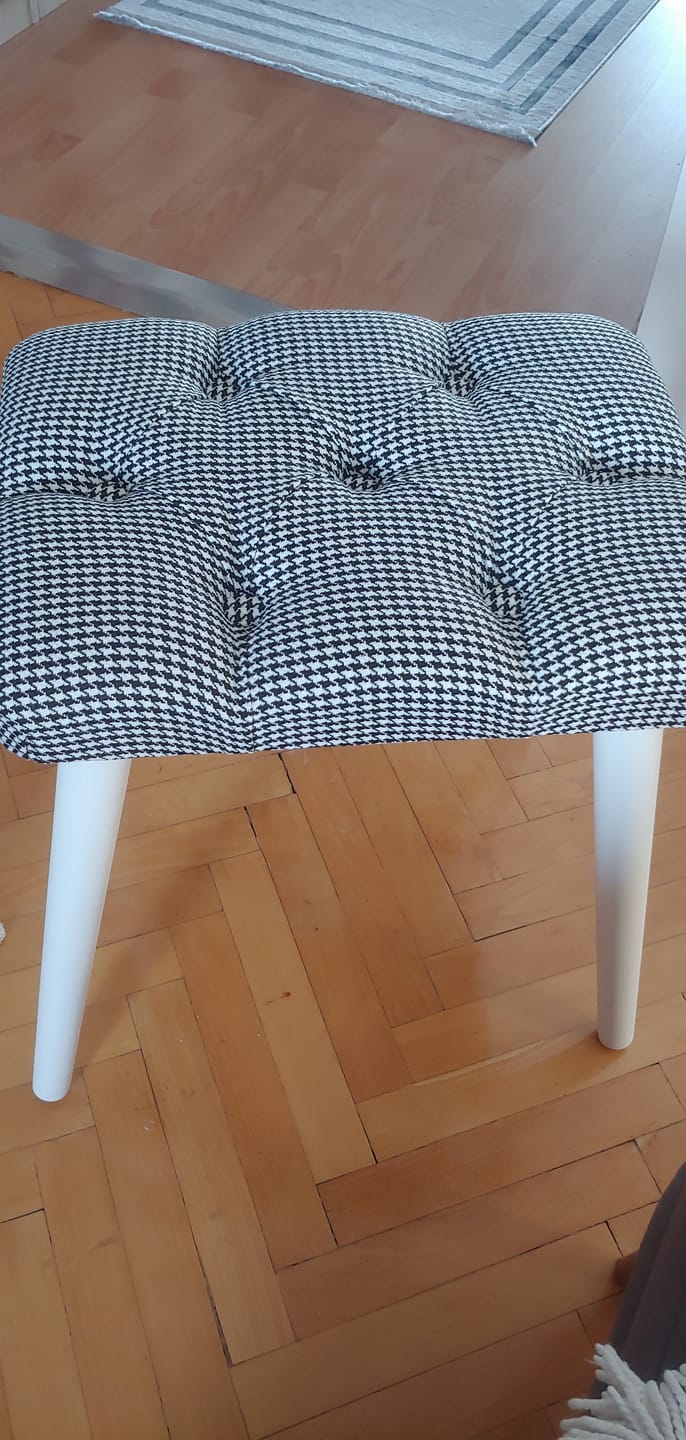 Customer photo review of Rani BM101 Puf Ahşap Ayaklı Tabure Siyah - Beyaz Kazayağı Desenli