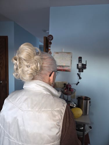 Customer from behind wearing a voluminous, blonde JuvaBun messy bun.
