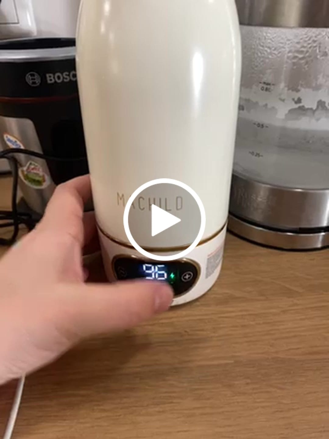 Customer video review of Tragbarer Fläschchenwärmer + Milchpulverbox (weiß) + Schnell-Ladegerät