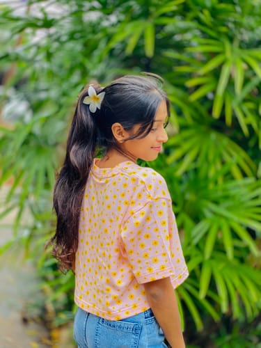 Customer photo review of Daisy Girl Oversize Crop Tee
